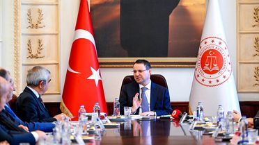 Bakan Gürlek'ten Yargıda Birlik Derneği'ne Teşekkür