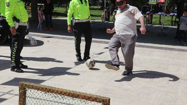 Adana'da Sürücülere Emniyet Kemeri Simülasyonu