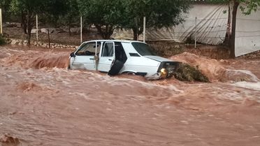 Adana'nın Kozan ilçesini sel vurdu