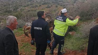 Besni'de Traktör Devrildi: Sürücü Hayatını Kaybetti