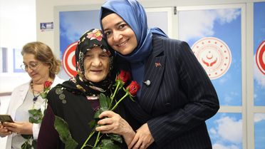 Anneler Günü'nde Huzurevi Ziyareti