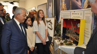 Akşehir'de Bilim Fuarı Açıldı