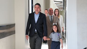 Aliağa Belediye Başkanı Acar koltuğunu 1. sınıf öğrencisine devretti