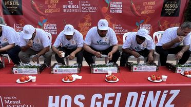 Kumluca'da Acı Biber Yeme Yarışması