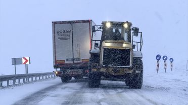 Ardahan'da Kar Yağışı Ulaşımı Aksatıyor