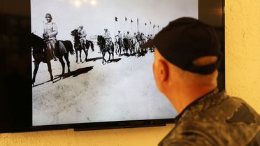 Avrupa'dan motosikletle umreye giden Türkler dönüşte Ürdün'deki Türk Şehitliği'ni ziyaret etti