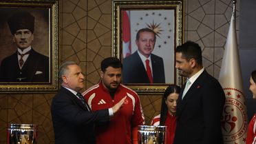 Bakan Bak, Avrupa Güreş Şampiyonu Sporcuları Ağırladı