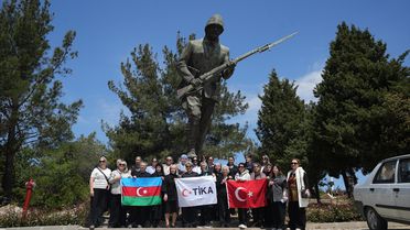 Azerbaycanlı şehit aileleri Tarihi Gelibolu Yarımadası'nı gezdi