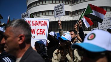 BAE'nin Ankara Büyükelçiliği önünde Sudan'a yönelik müdahaleler protesto edildi