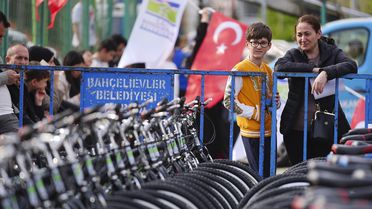Bahçelievler’de 100 Çocuğa Bisiklet Hediye