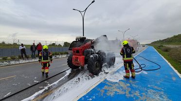 Altıeylül'de İş Makinesi Yangını