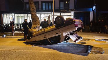 Balıkesir'de Takla Atan Araçta 2 Yaralı