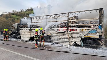 Balıkesir'de Tır Yangını Kontrol Altına Alındı