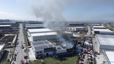 Sincan'daki Boya Fabrikasında Yangın