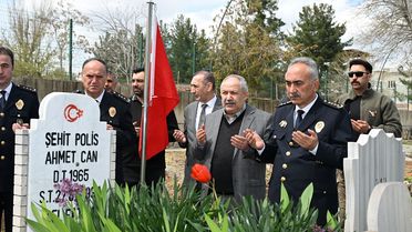 Batman İl Emniyet Müdürü Kaba şehitlerin mezarını ziyaret etti