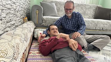 Engelli Oğluna Örnek Baba Duyguları