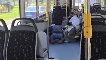 İETT otobüsü terör çatışmasının ortasında kaldı! Yolcular panikle yere yattı