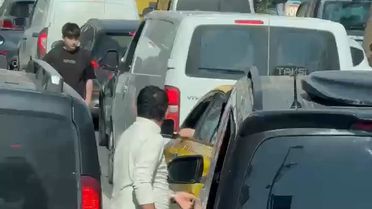 Beyoğlu'nda tartıştığı motosikletliyi bıçaklayan minibüs şoforü kamerada