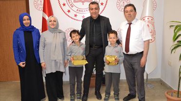 Beypazarı'nda ikiz kardeşler, su tasarruf yarışmalarında başarı gösterdi