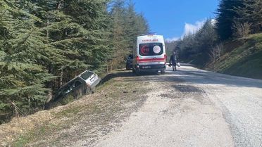 Bozüyük'te Otomobil Devrildi: 2 Yaralı