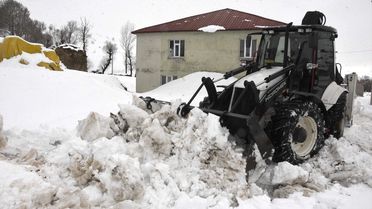 Vali Karakaya'dan Karla Mücadele Ziyareti