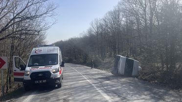 Bolu'da Minibüs Devrildi