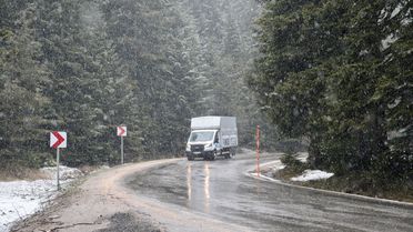 Bolu ve Karabük'te Nisan'da Kar Yağışı