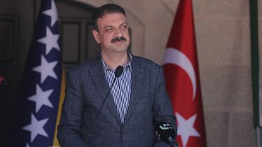 Bosna Savaşı'nda yıkılan ve Türkiye'nin desteğiyle yeniden yapılan Dugalica Camisi ibadete açıldı