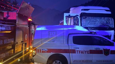 Bucak'ta Minibüs ve Tır Çarpıştı: 7 Ölü, 3 Yaralı