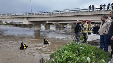 Karacabey'de Dereye Kapılan Araç İçin Arama Başlatıldı