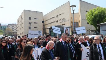 Avukatlar Hatice Kocaefe'yi Protesto Etti