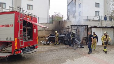 İnegöl'de Depo Yangını Kontrol Altına Alındı