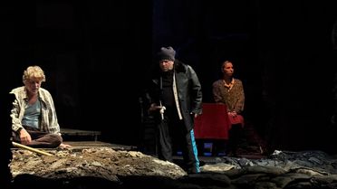 Bursa Tiyatro Festivali'nde 'İlerleme' Oyunu