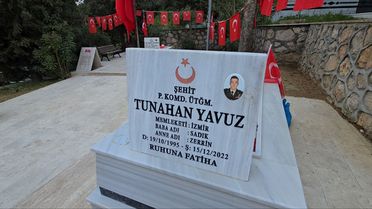 Bursa'da şehitlikten minyatür komando heykelini çalan şüpheli yakalandı