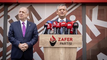 CHP Genel Başkanı Özel, Zafer Partisi Genel Başkanı Özdağ'ı ziyaret etti Açıklaması