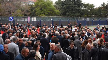Başarır: 'Dalları Budanan Ağaç Güçlenir'