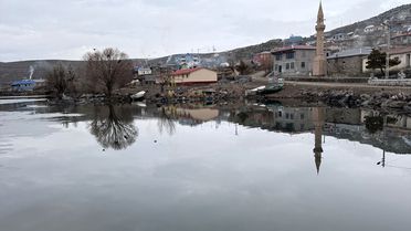 Çıldır Gölü'nde Buzlar Erimeye Başladı