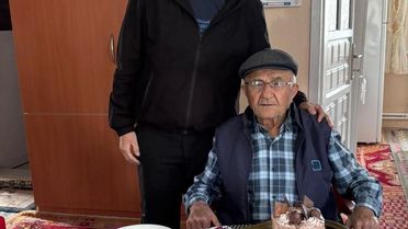 91 Yaşındaki Hidayet Erday'a Sürpriz Doğum Günü