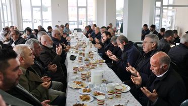 Çolakbayrakdar, Yemliha ve Mahzemin'i Ziyaret Etti