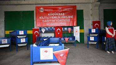 Demirci'de Besicilere Hibe Yemlik Dağıtımı