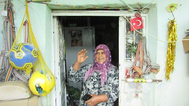 Leylek, Yıkılan Camide Yuva Yapmaya Devam Ediyor