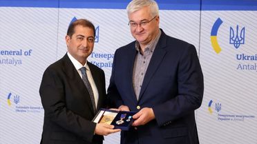 Ukrayna'nın Adana Fahri Konsolosu Sakarya'ya Ukrayna'dan devlet nişanı