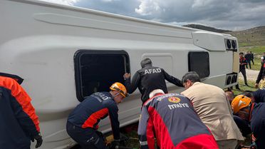 Lice'de Midibüs Devrildi: 1 Ölü, 11 Yaralı