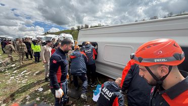 Lice'de Midibüs Devrildi: 11 Yaralı