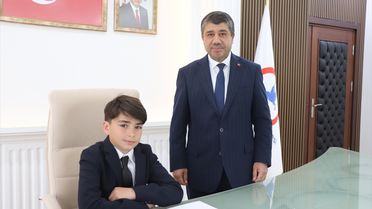 Düzce'de ilkokul öğrencisi temsili belediye başkanı oldu
