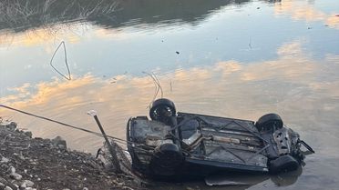 Baraj Gölüne Düşen Otomobilde Yaralı