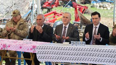 Elazığ Valisi Hatipoğlu şehit polisin ailesine taziye ziyaretinde bulundu