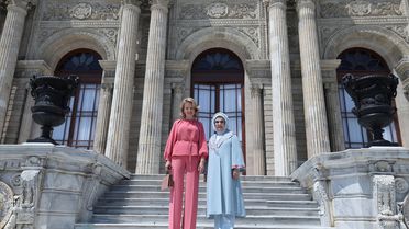 Emine Erdoğan, Belçika Kraliçesi Mathilde'yi Dolmabahçe'de ağırladı