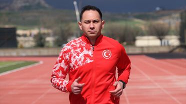 Emniyetin çevik atleti milli formayla madalyalar kazanıyor