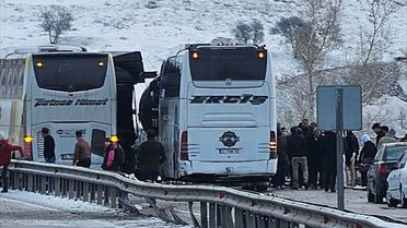 Aşkale'de Zincirleme Trafik Kazası: 5 Yaralı